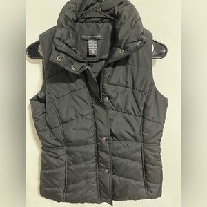 NEW YORK & COMPANY Black Puffy Vest Size XS
